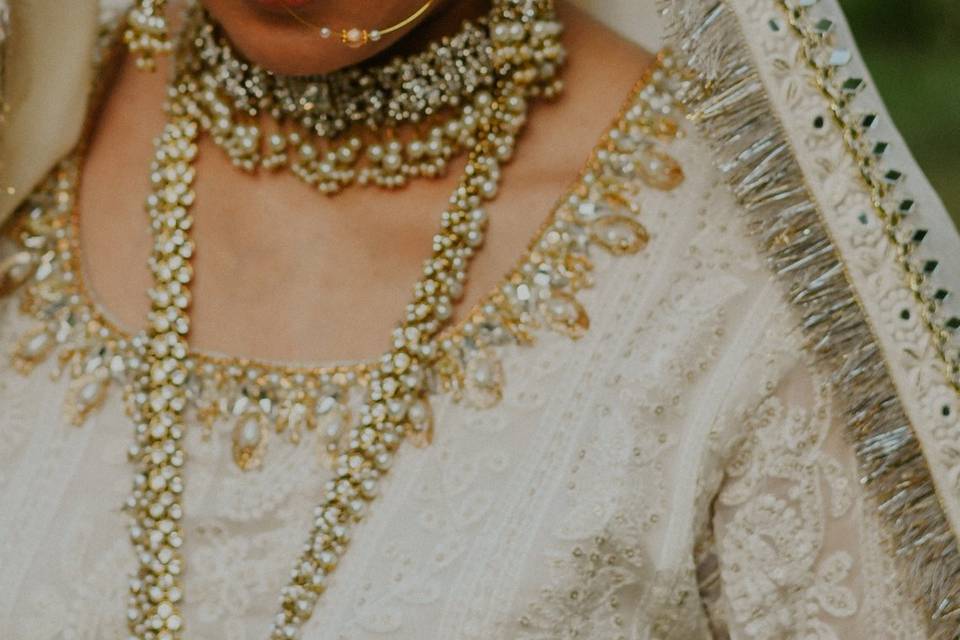 Glimmering in Gold