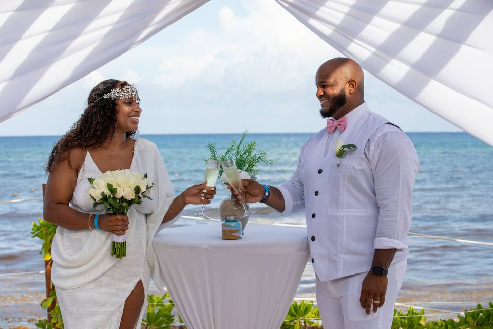 A beach wedding - Divine 20/20 Visionz