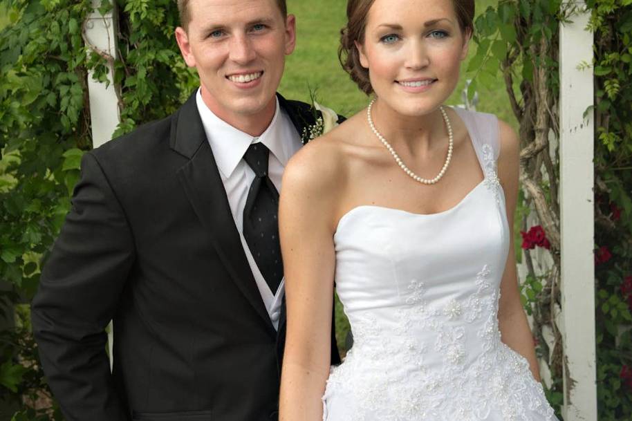 Newlyweds enjoying the gardens