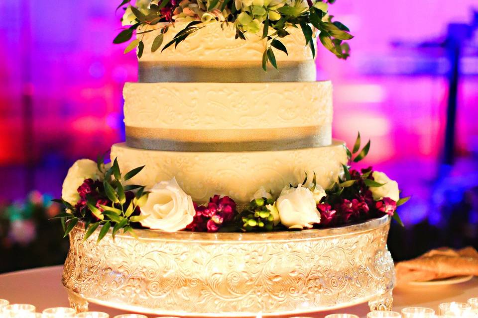 Heavenly Sweets Cakes - Wedding Cake - Noblesville, IN - WeddingWire