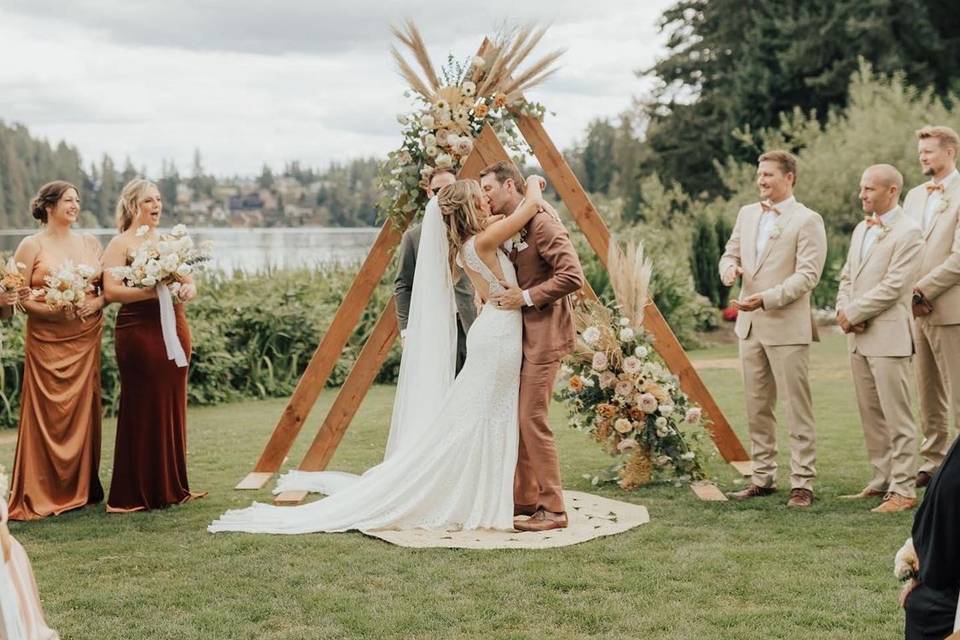 Ceremony arch flowers