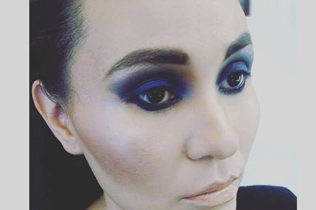 Editorial blue smokey eye