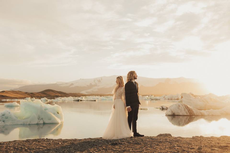 Iceland couple