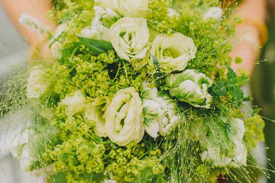 green bridesmaid bouquet