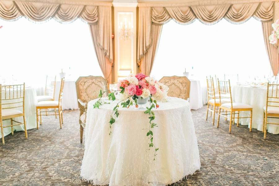 sweetheart table, romantic, garden roses, white lime green and pink