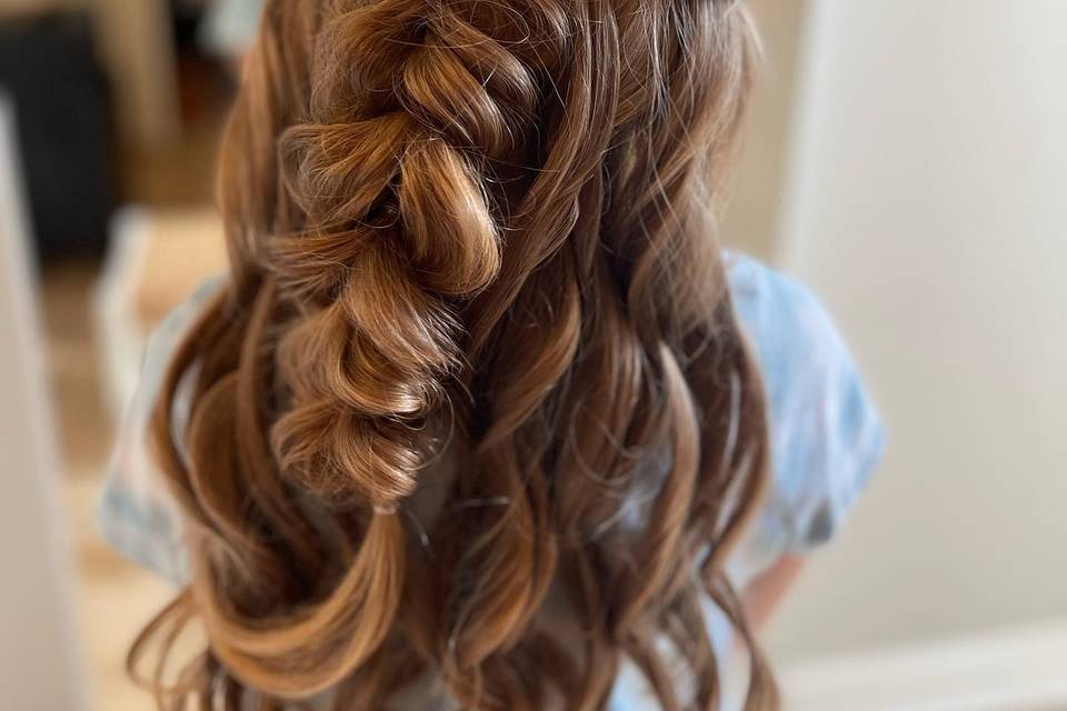 Romantic hair style