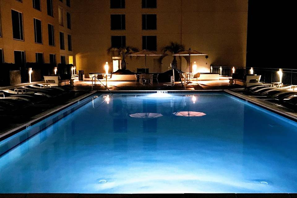 Roof top pool