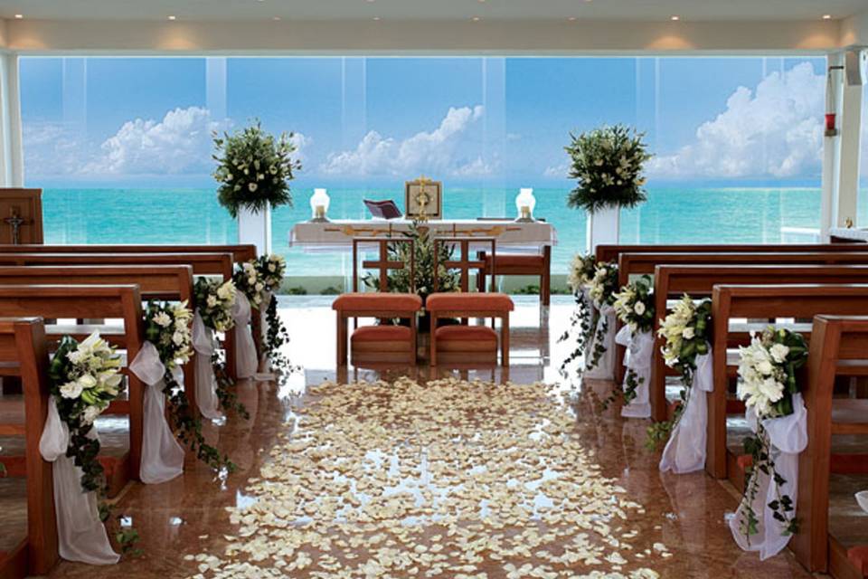 Elegant ceremony decor