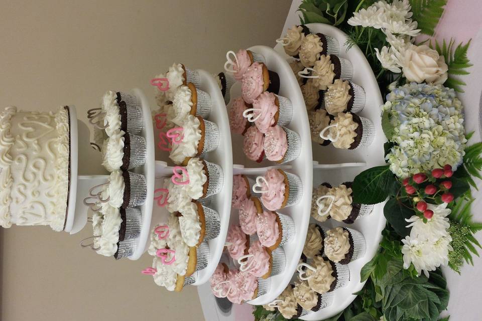 Papa's Cupcakes - Wedding Cake - Perkasie, PA - WeddingWire