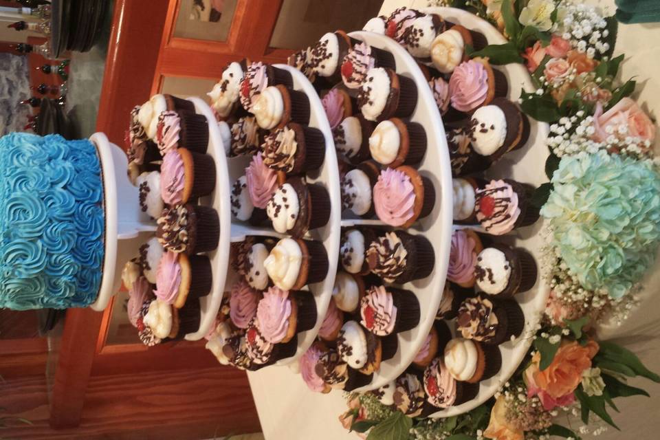 Papa's Cupcakes - Wedding Cake - Perkasie, PA - WeddingWire