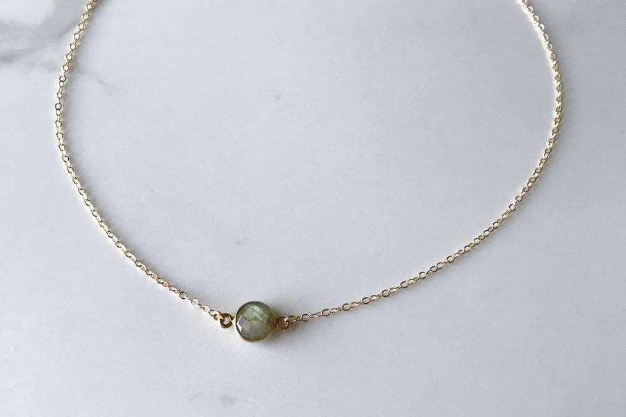 Dew drop stone necklace