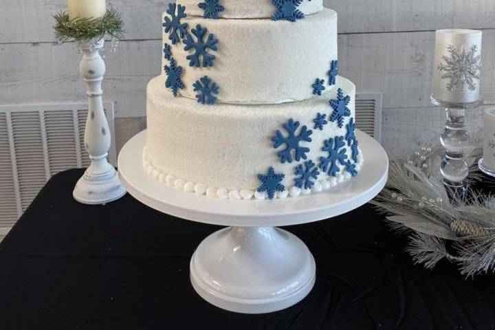 Winter-themed cake