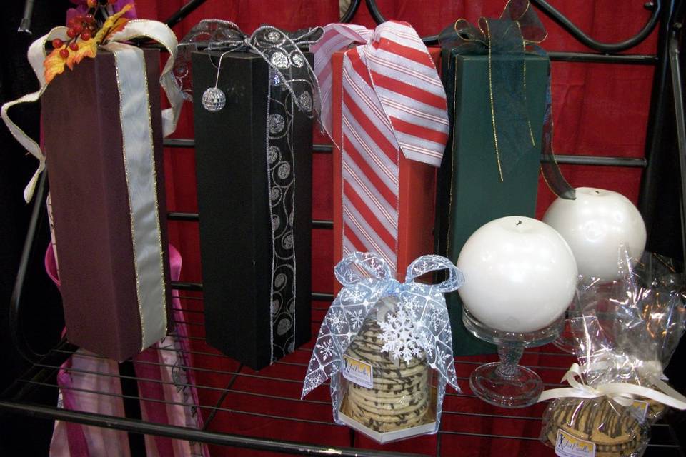 Wine gift boxes with assorted favor packs