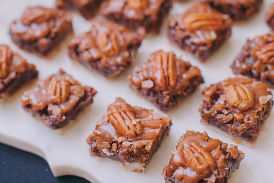 Caramel chocolate pecan bars