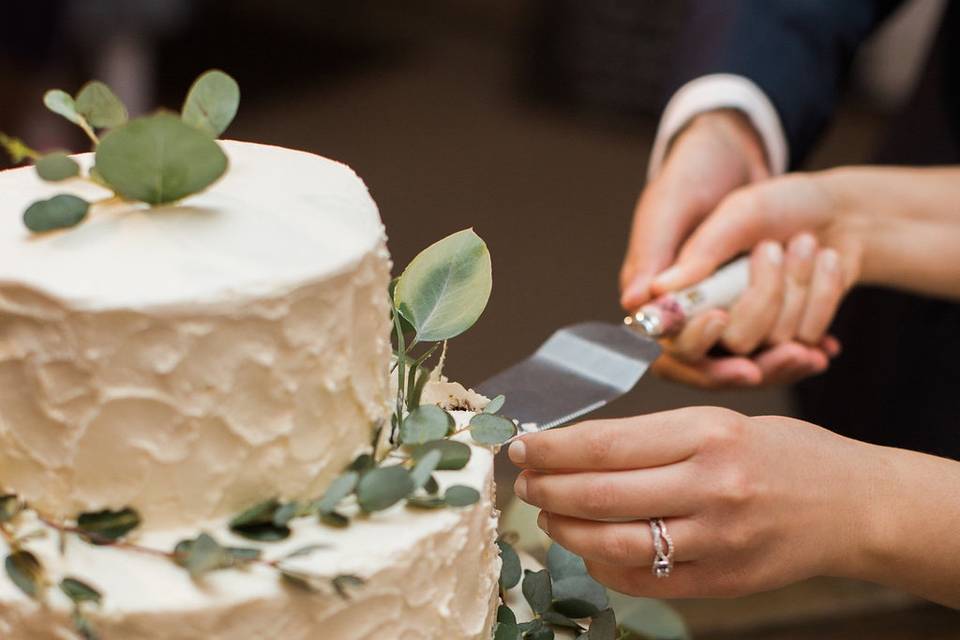 Stunning and classic cake tiers