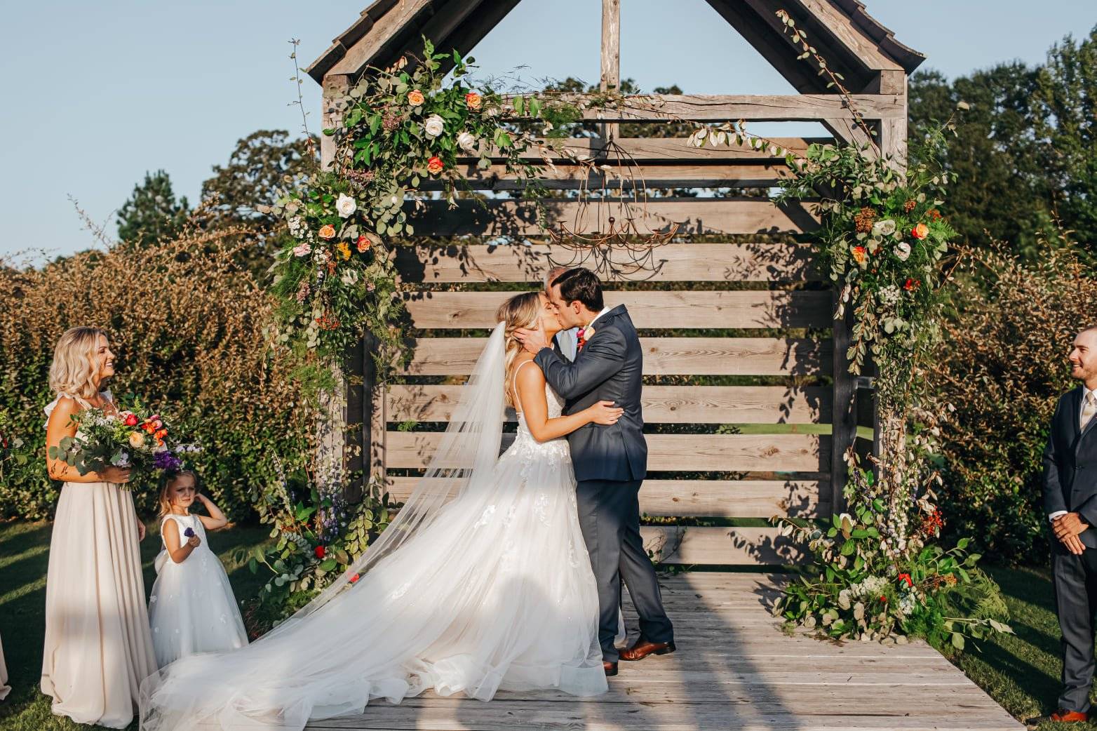 Barn at Lost Creek - Barn & Farm Weddings - Pearcy, AR - WeddingWire