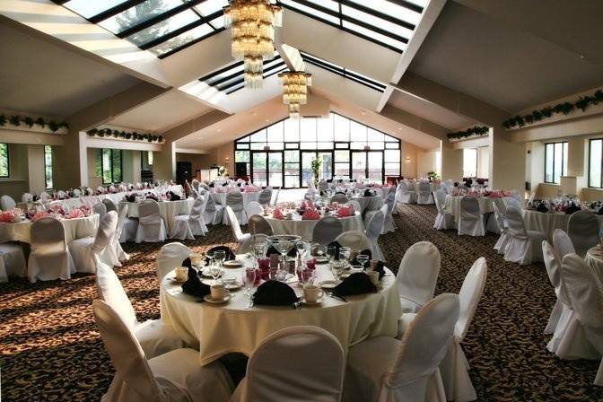 Pink and black reception decor