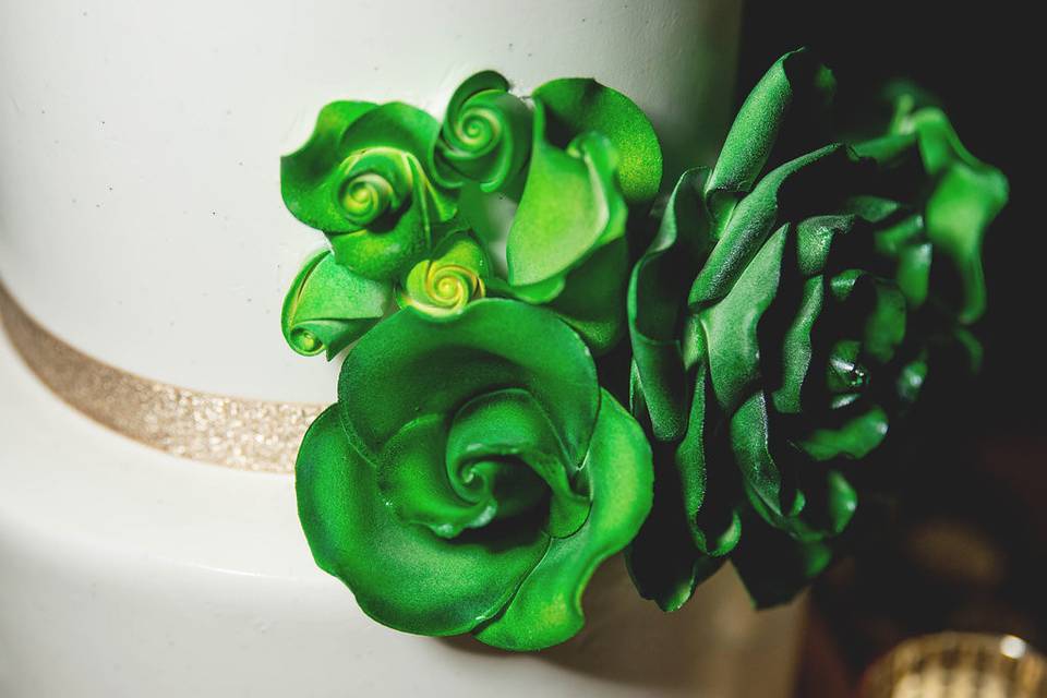 Wedding cake with green roses