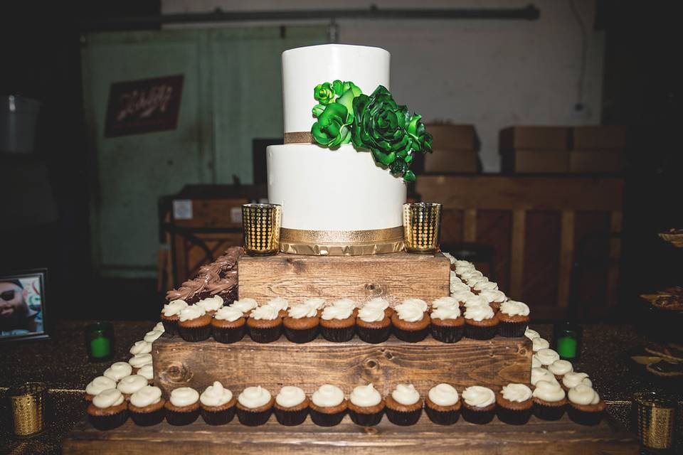 Simple wedding cake setup