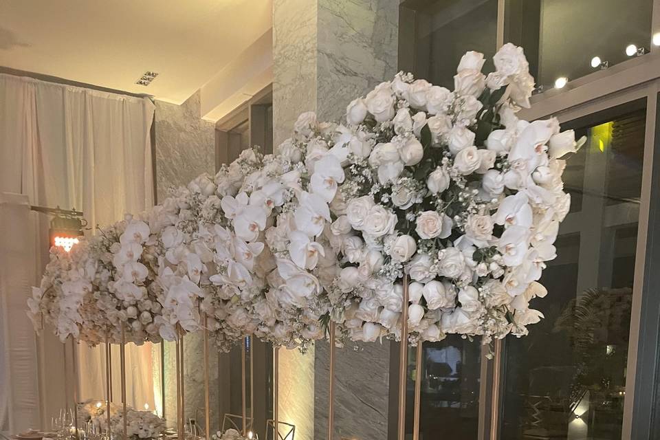 Luxury floral table decor