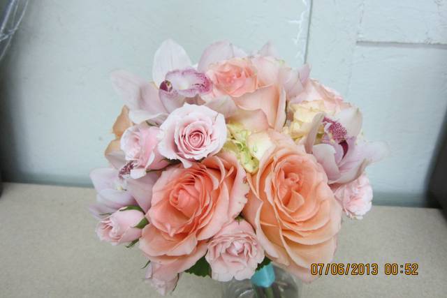 Light Peach Roses - Bridal Bouquets in Dallas