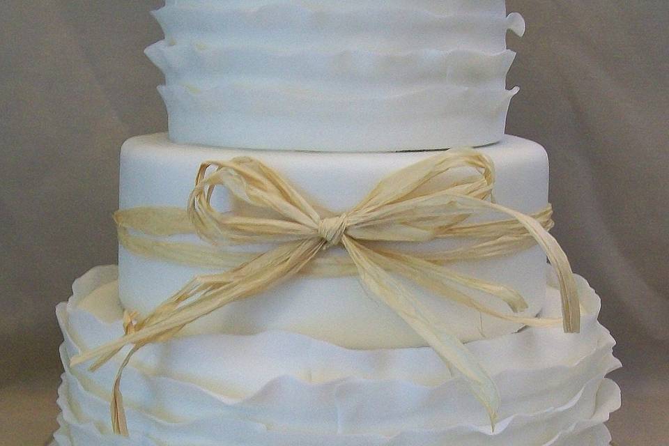Basket ribbon on white cake