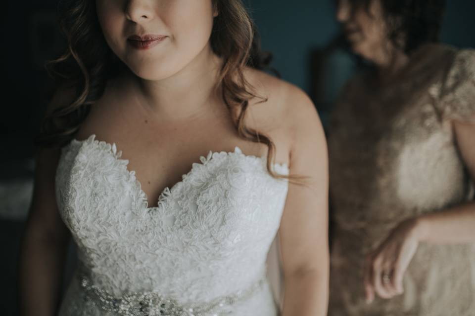 Bride in the mirror