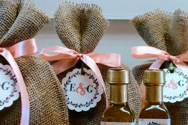 Olive Oil Bomboniere - Complete Creations  Olive oil gift ideas, Wedding  shower gifts basket, Olive oil wedding favors