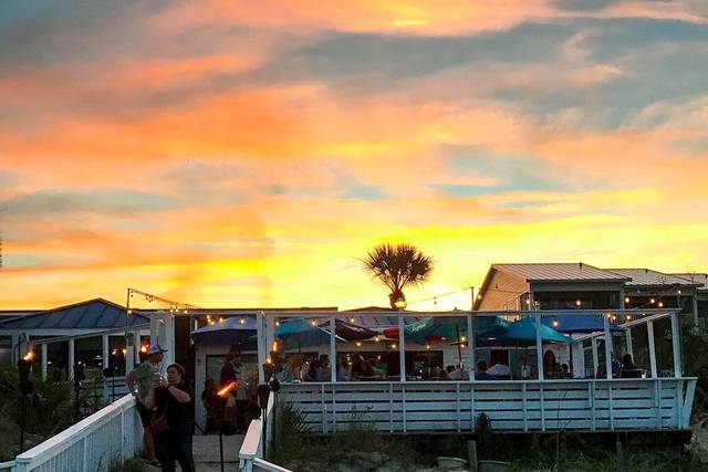 The Deck Beachbar and Kitchen