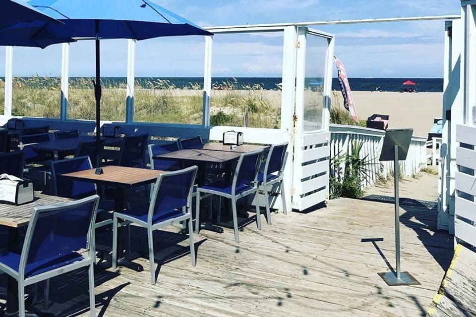 The Deck Beachbar and Kitchen