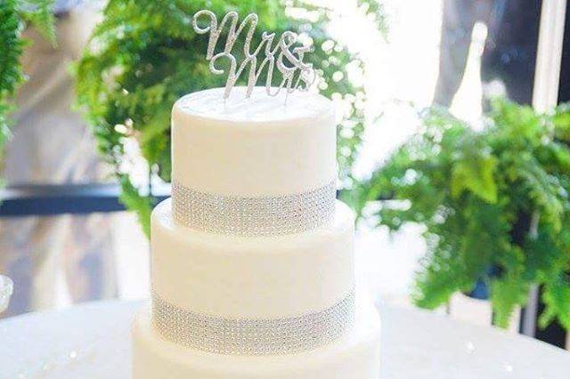 White nude cake