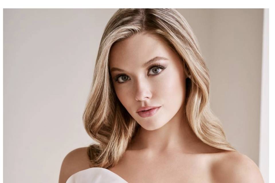 This neckline.. STOP