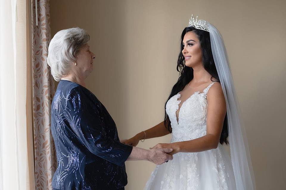 Sweet mom and bride moment