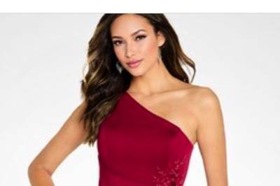 One shoulder is so pretty