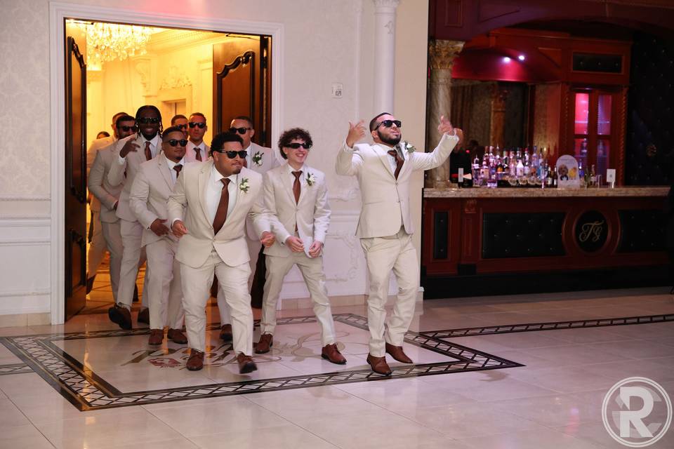 Come on out gentlemen!