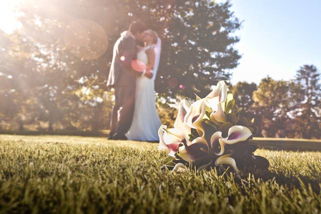 chris and nicole's wedding photos at the country club in zanesville, ohio