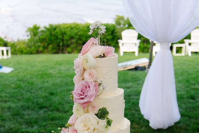 Textured cake