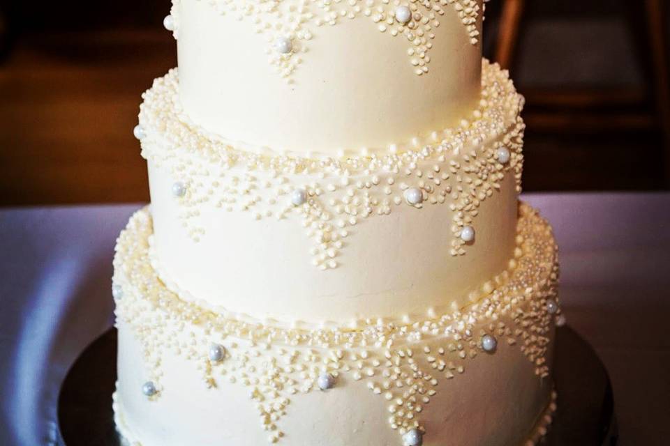 Pearl wedding cake