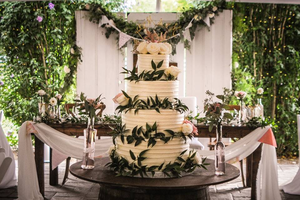 Floral wedding cake