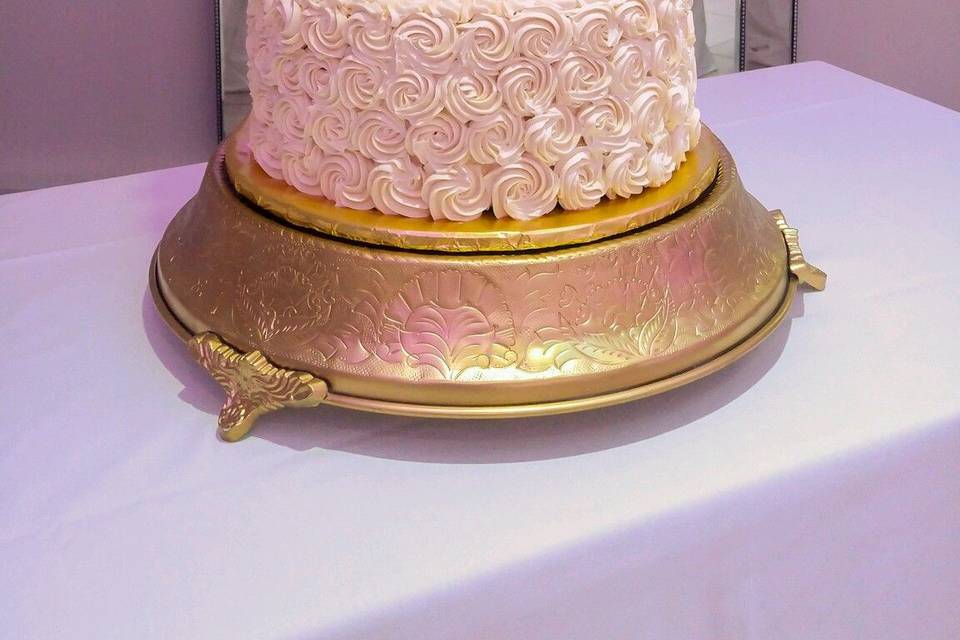 Rosettes & lace wedding cake