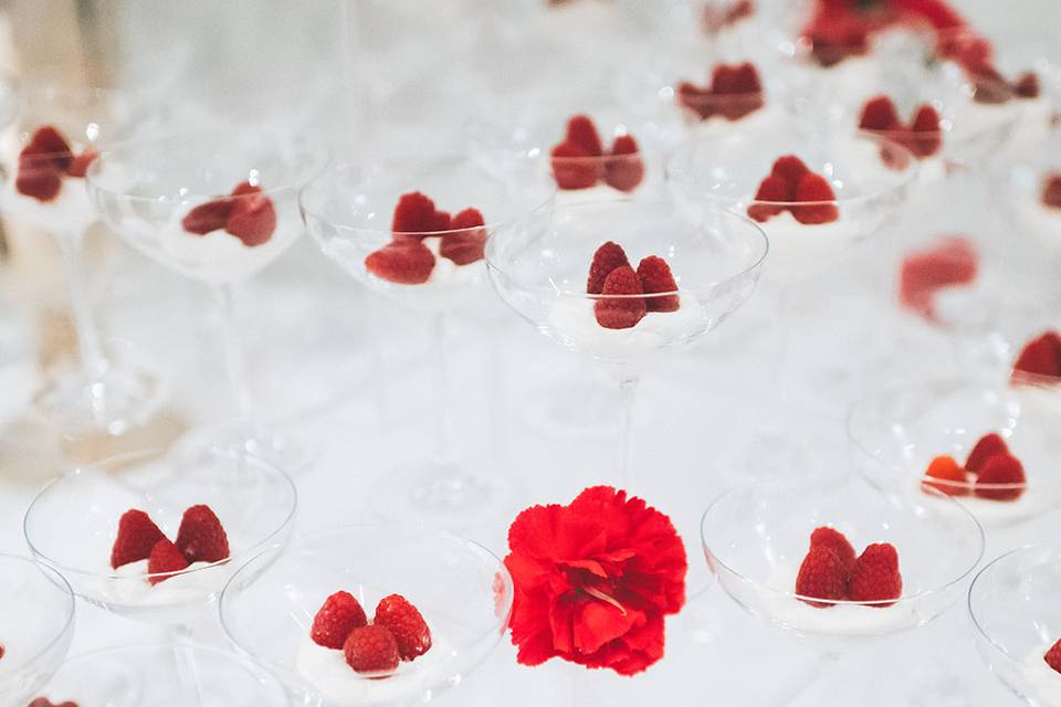 Berries & cream champagne