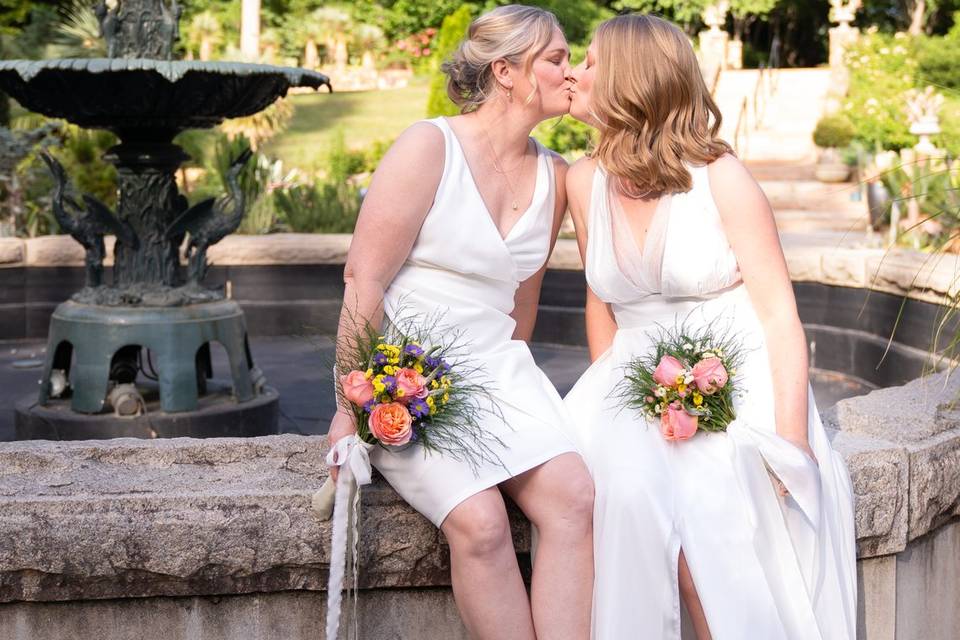 Kisses at the fountain