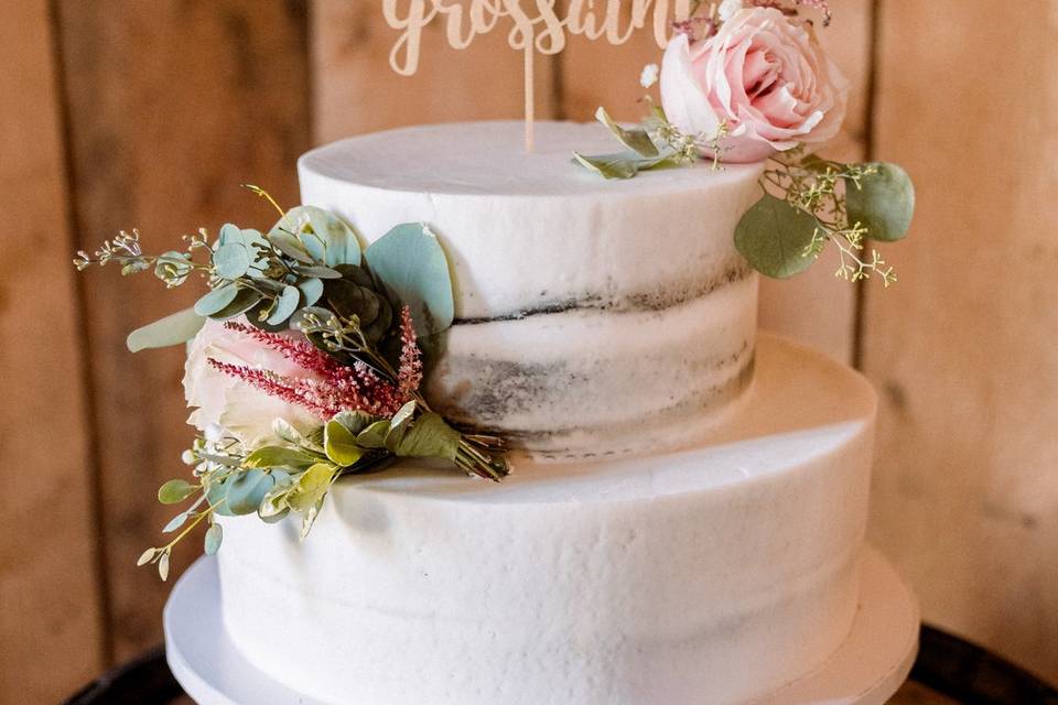 Floral wedding cake