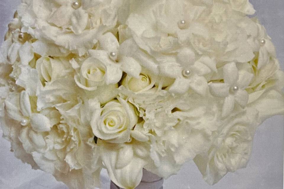 All white bridal bouquet