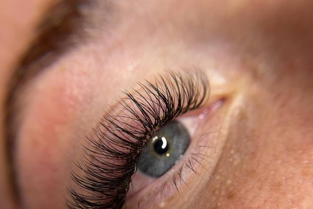 Hybrid Eyelash Extensions