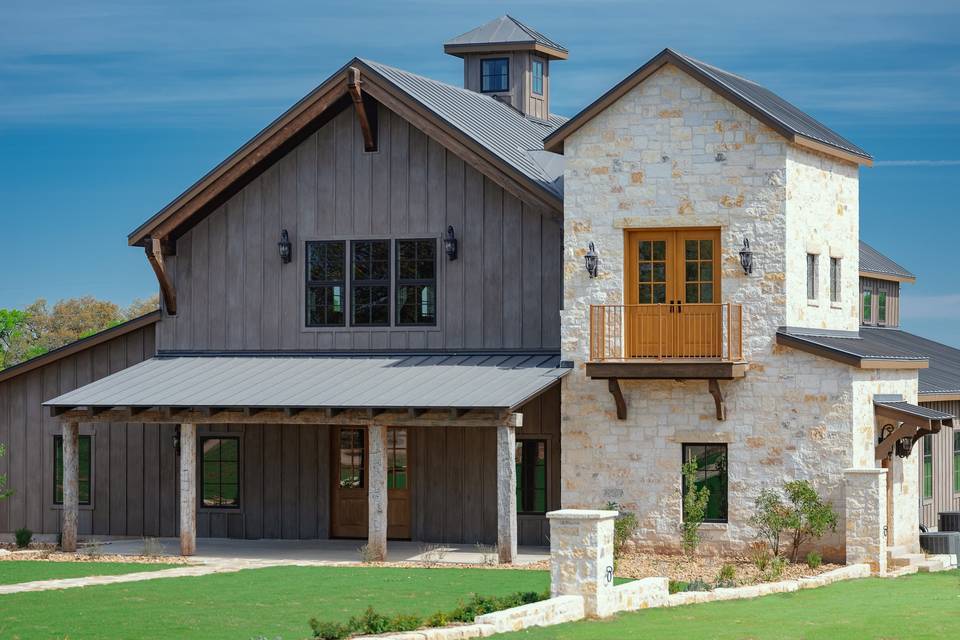 Reception barn, front view