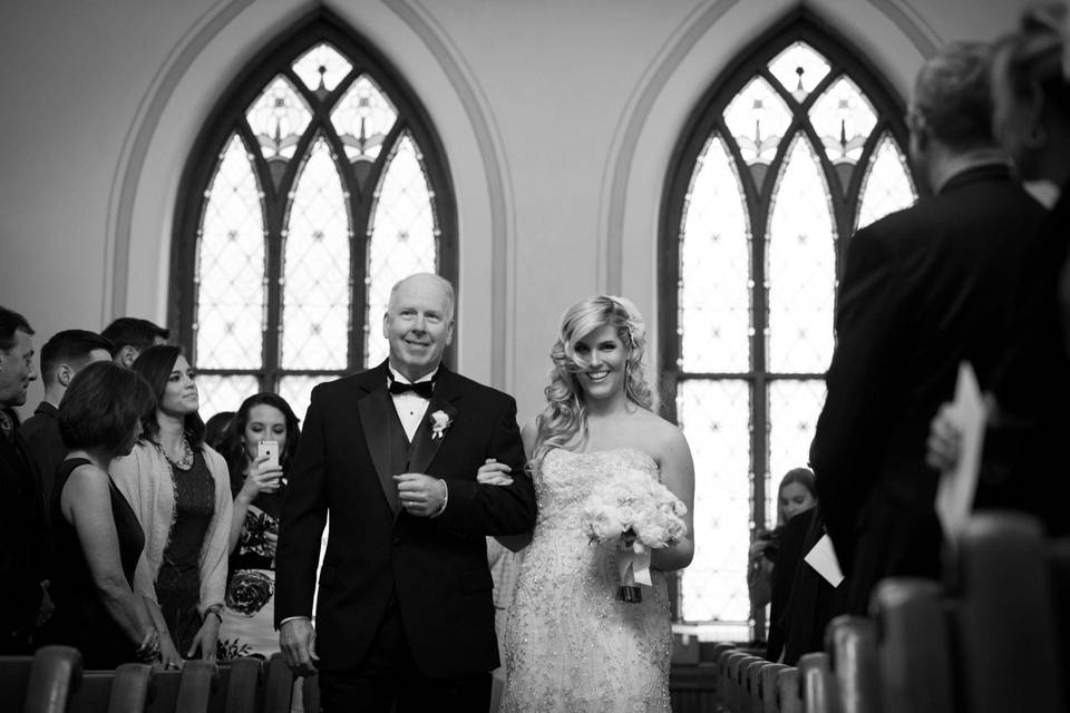 The couple with the bridesmaids and groomsmen