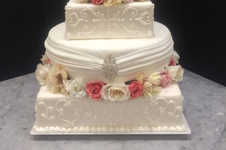 Ashley S Sweet Beginnings Wedding Cake Towson Md Weddingwire