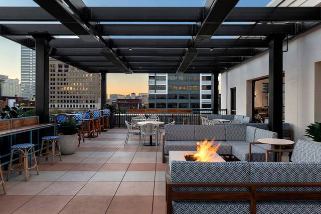 Birdie's Rooftop Patio