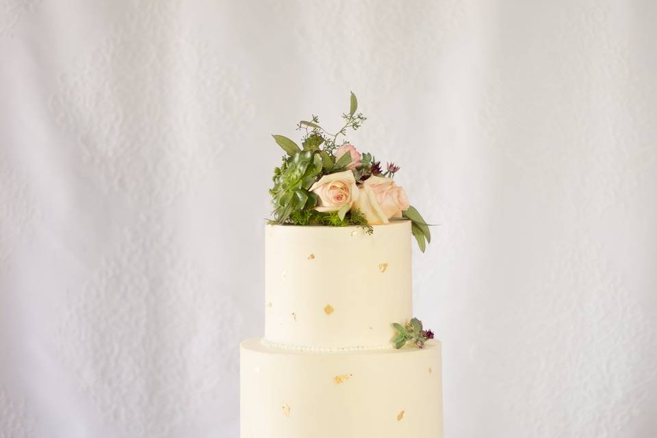 Smooth with gold leaf cake